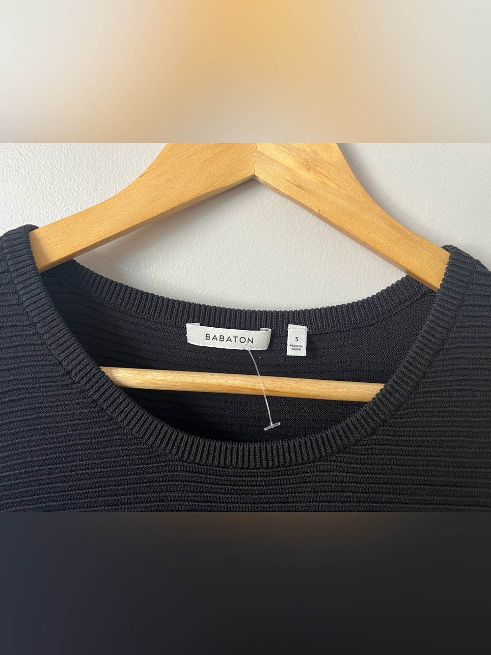 Women’s Aritzia Babaton Alrik Kit Sleeveless Tank Top Black - Picture 2 of 8